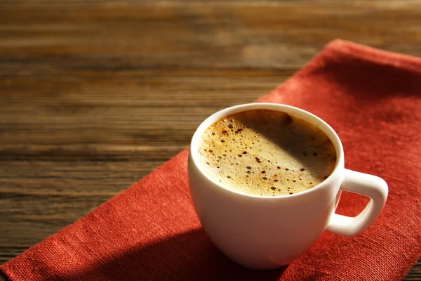 Cup of coffee on napkin on table close up — Stock Photo, Image