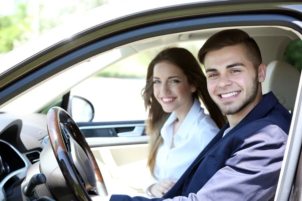 Young couple in cabriolet — Stock Photo, Image