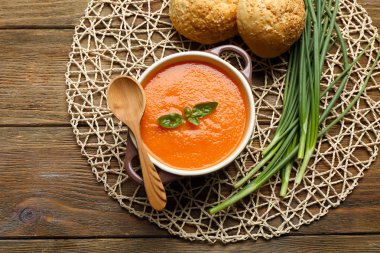 Havuç kremi-çorba buns tablo ile yakın çekim