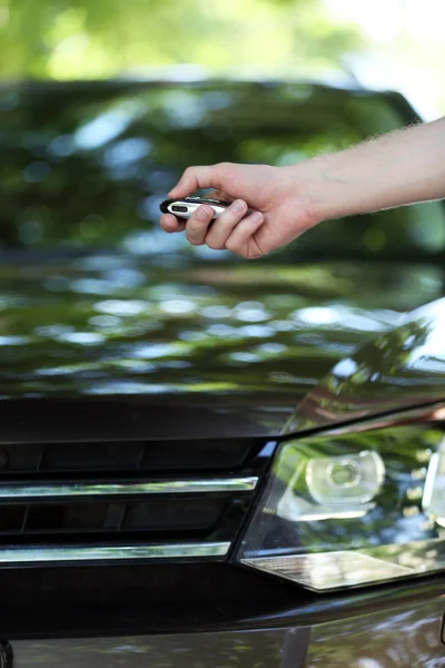 Hand presses on remote control car alarm systems — Stock Photo, Image