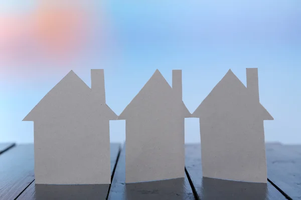 Casas de papel sobre fondo brillante — Foto de Stock