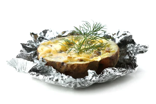 Pieczone ziemniaki z serem i pieczarkami na białym tle — Zdjęcie stockowe