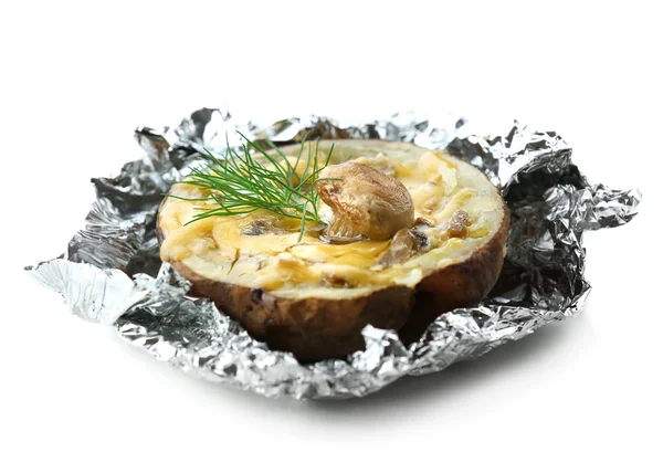 Patata al horno con queso y champiñones aislados sobre blanco — Foto de Stock