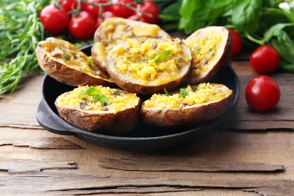 Baked potatoes with cheese and mushrooms on table close up — Stock Photo, Image