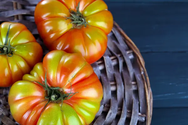 Tomates vertes sur la table close up — Photo