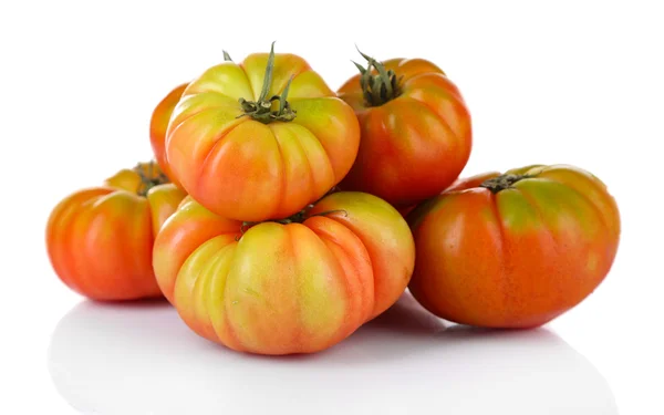 Groene tomaten geïsoleerd op wit — Stockfoto