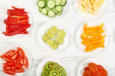 farklı ürünler üzerinde daireler ahşap tablo, üstten görünüm