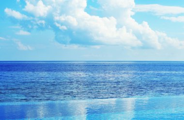 Güzel mavi okyanus su tatil görünümü