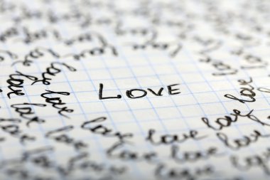 Kağıt arka plan kağıda yazılı kelime aşk