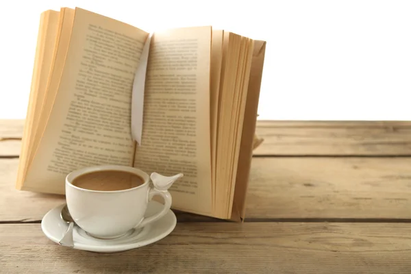 Натюрморт с чашкой кофе и книгой — стоковое фото