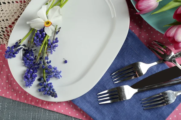 Tableware with flowers on table — Stock Photo, Image