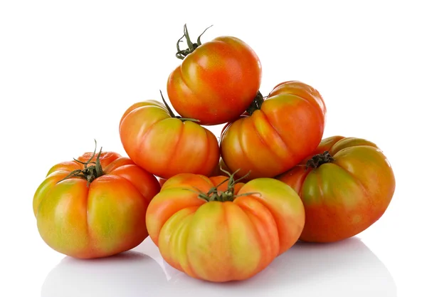 Groene tomaten geïsoleerd op wit — Stockfoto