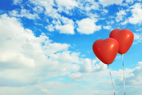 Amore cuore palloncini sul cielo — Foto Stock