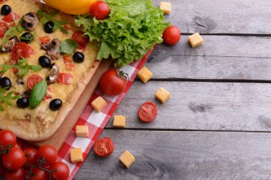 lezzetli ev yapımı pizza üzerinde tablo yakın çekim