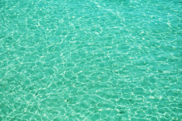 Água do mar límpida, em resort — Fotografia de Stock
