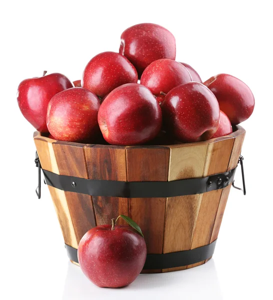 Röda äpplen isolera på vit — Stockfoto