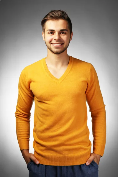 Handsome man on gray background — Stock Photo, Image