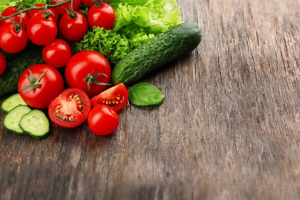 Fresh vegetables on wooden background — Stock Photo, Image