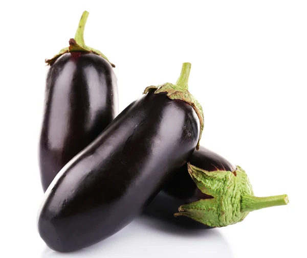 Verse aubergine geïsoleerd op wit — Stockfoto