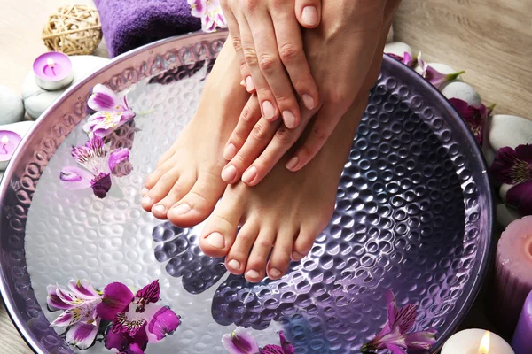 Női láb spa pedikűr eljárás: — Stock Fotó