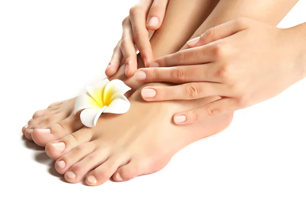 Vrouwelijke voeten bij spa pedicure procedure — Stockfoto