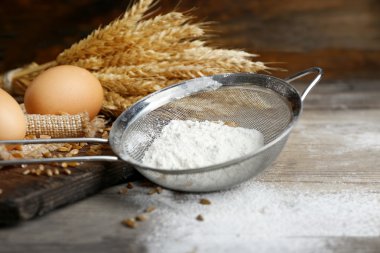 Un ve ahşap masa, closeup buğday