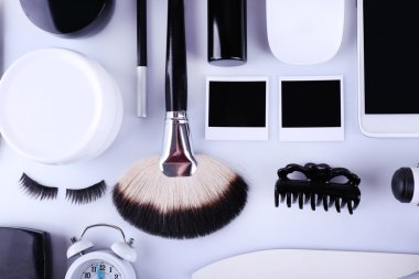 temel moda kadın nesneler üzerinde açık renkli