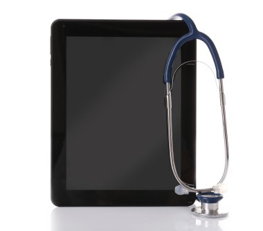 Stetoskop ve üzerinde beyaz izole tablet