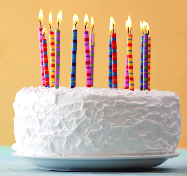 Geburtstagstorte mit Kerzen — Stockfoto