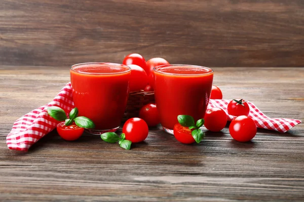 Zumo de tomate con verduras —  Fotos de Stock
