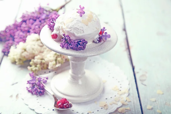 Beautiful composition with tasty ice cream — Stock Photo, Image