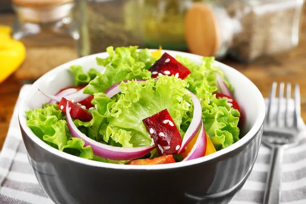 Bowl of fresh green salad — Stock Photo, Image