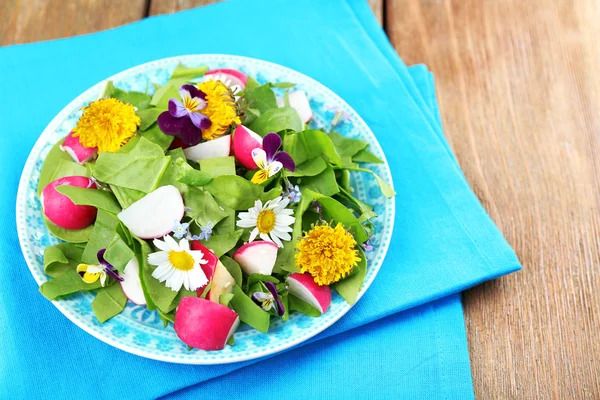 Insalata biologica leggera — Foto Stock