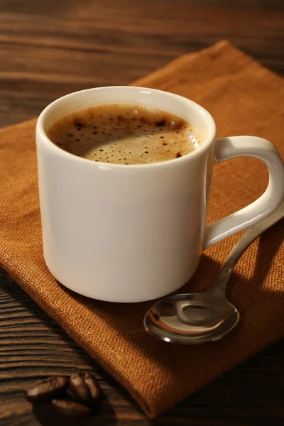 Tasse de café sur la serviette — Photo