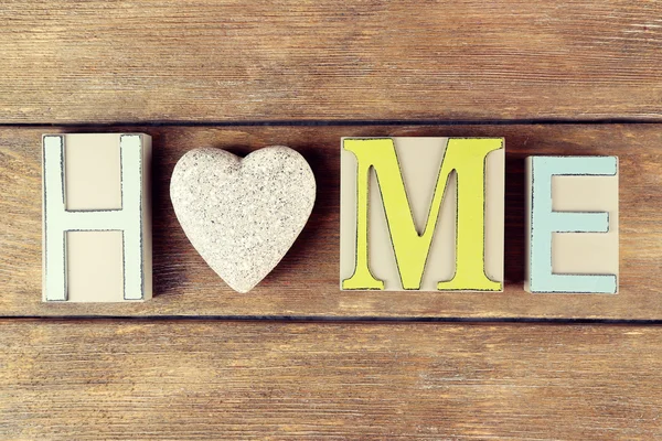 Litery dekoracyjne tworzące słowo HOME — Zdjęcie stockowe