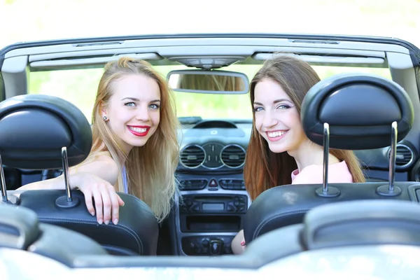 Two girls in cabriolet, outdoors — Stock Photo, Image