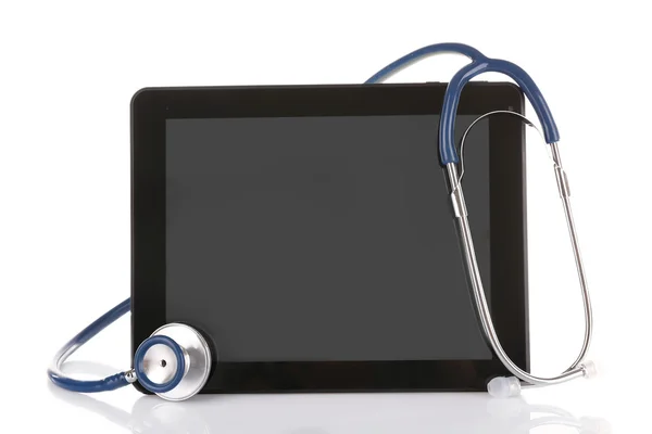 Stetoskop ve üzerinde beyaz izole tablet — Stok fotoğraf
