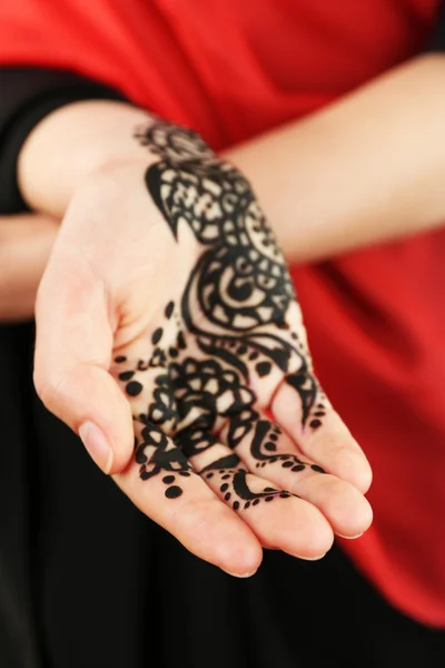 Image of henna on female hand, closeup — Stock Photo, Image