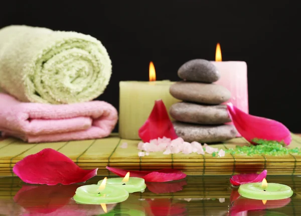 Spa still life with pink petals and candlelight — Stock Photo, Image