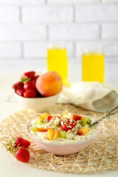 Desayuno saludable con avena casera —  Fotos de Stock