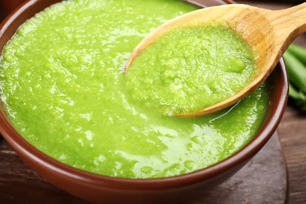 Tasty peas soup on table close up — Stock Photo, Image