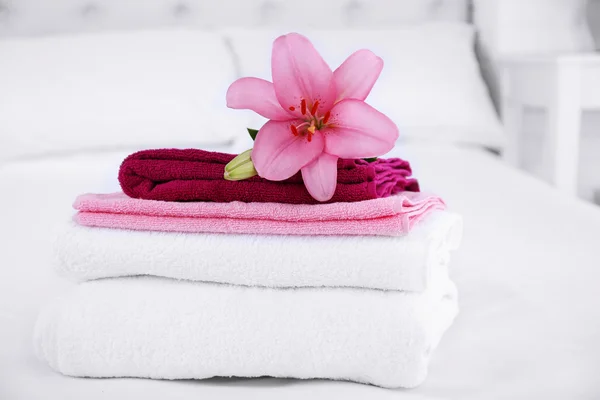 Čerstvě vyprané nadýchané ručníky — Stock fotografie