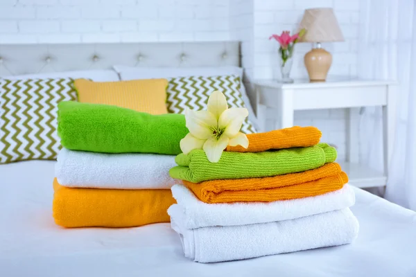 Čerstvě vyprané nadýchané ručníky — Stock fotografie
