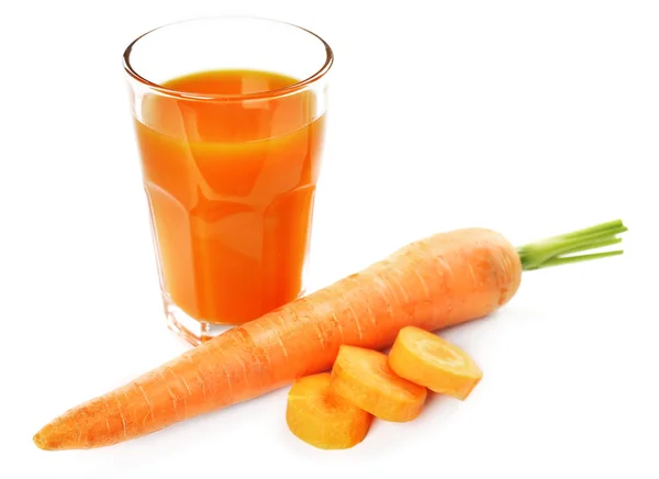 Glass of carrot juice with vegetable slices with vegetables isolated on white — Stock Photo, Image