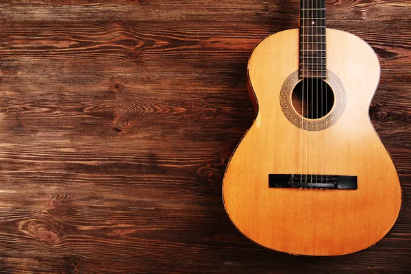 Guitarra acústica sobre fondo de madera —  Fotos de Stock