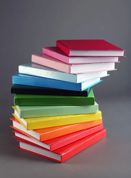 Pila di libri colorati — Foto Stock