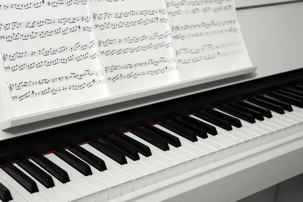 Zongora-zenei jegyzetek — Stock Fotó