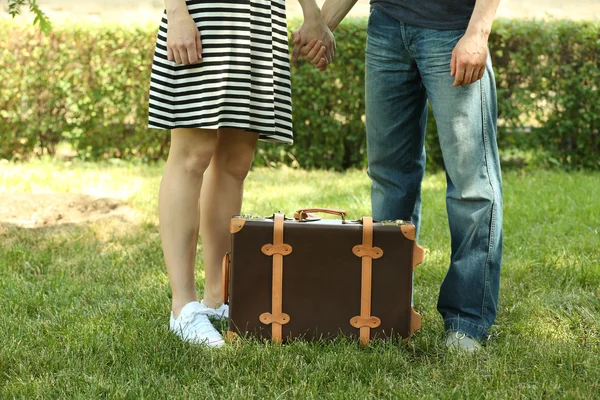 Couple with vintage suitcase — Stock Photo, Image