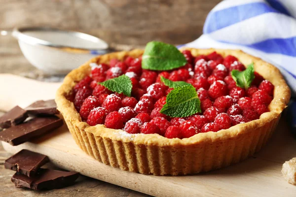 Tart with fresh raspberries, on wooden background — Stock Photo, Image