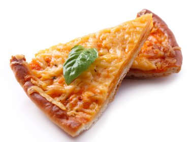 Dilim peynir pizza fesleğen ile